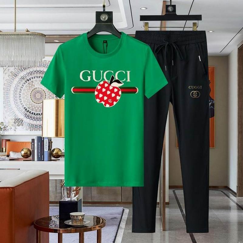 Gucci Men's Suits 670